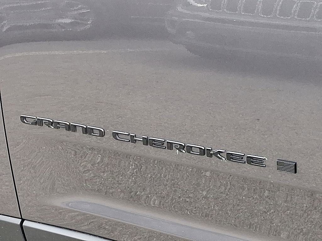 Used 2023 Jeep Grand Cherokee Altitude image 30