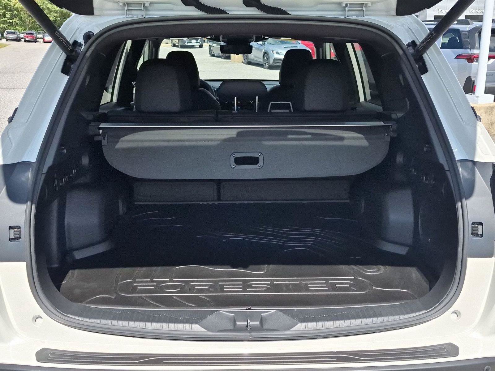 Used 2025 Subaru Forester Touring AWD/4WD image 28