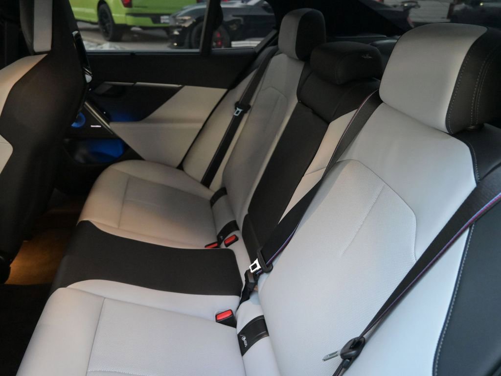 Used 2026 BMW M5 w/ Carbon Package AWD/4WD image 25
