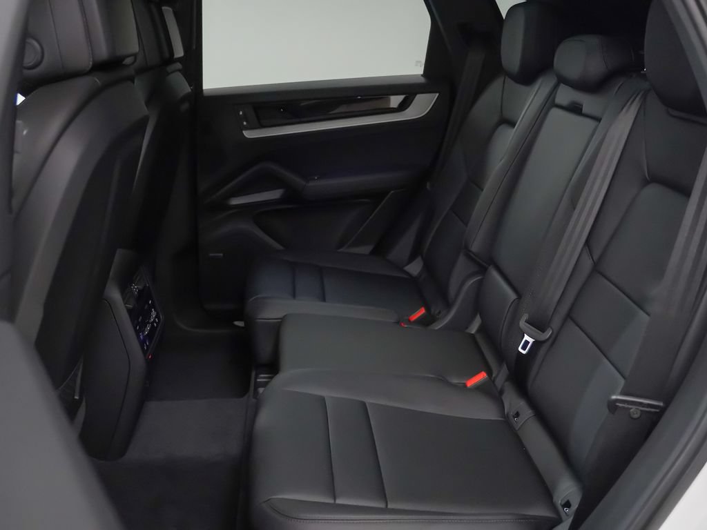 Certified 2026 Porsche Cayenne E-Hybrid AWD/4WD image 18
