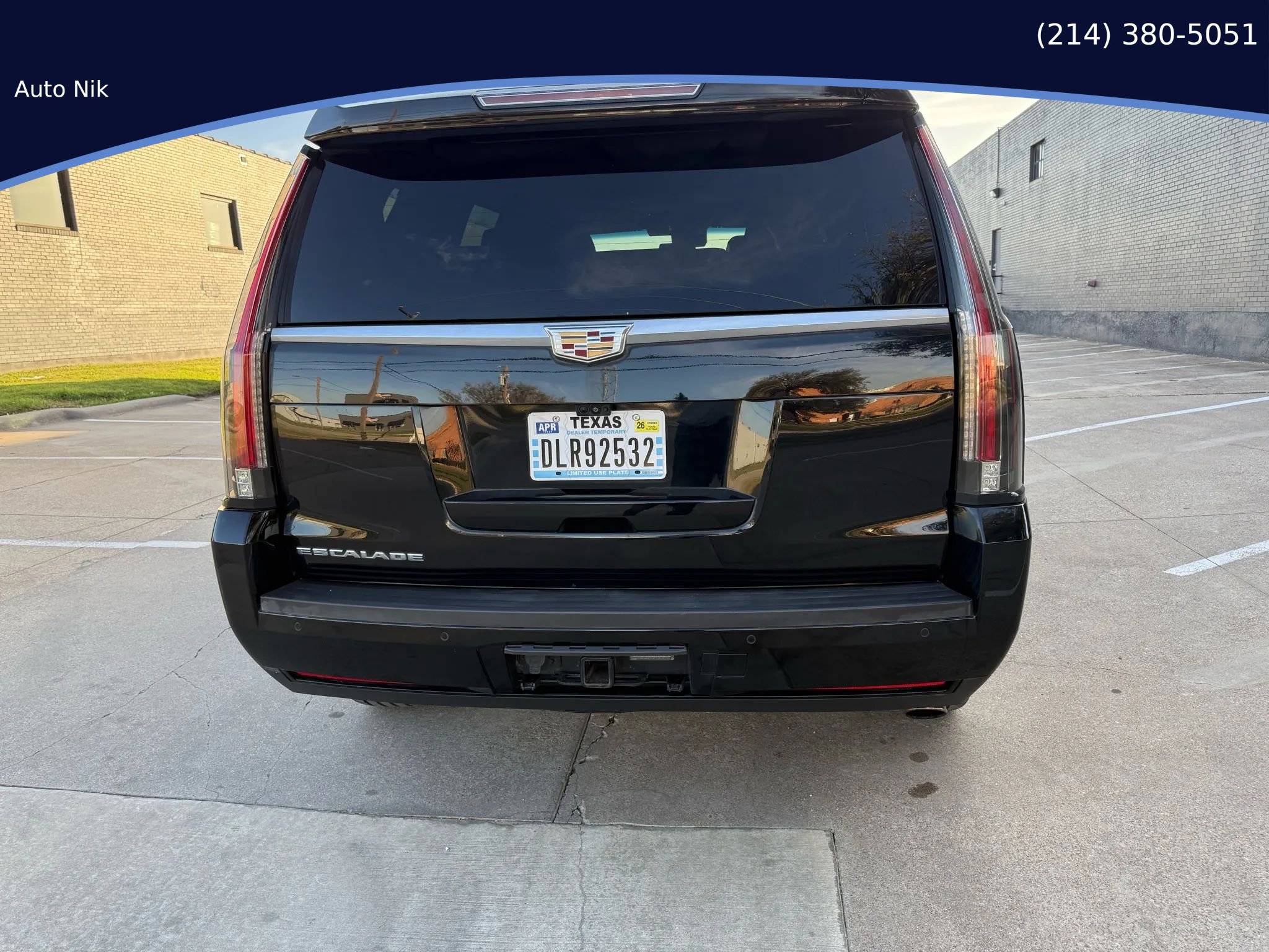 Used 2018 Cadillac Escalade Premium Luxury RWD image 4