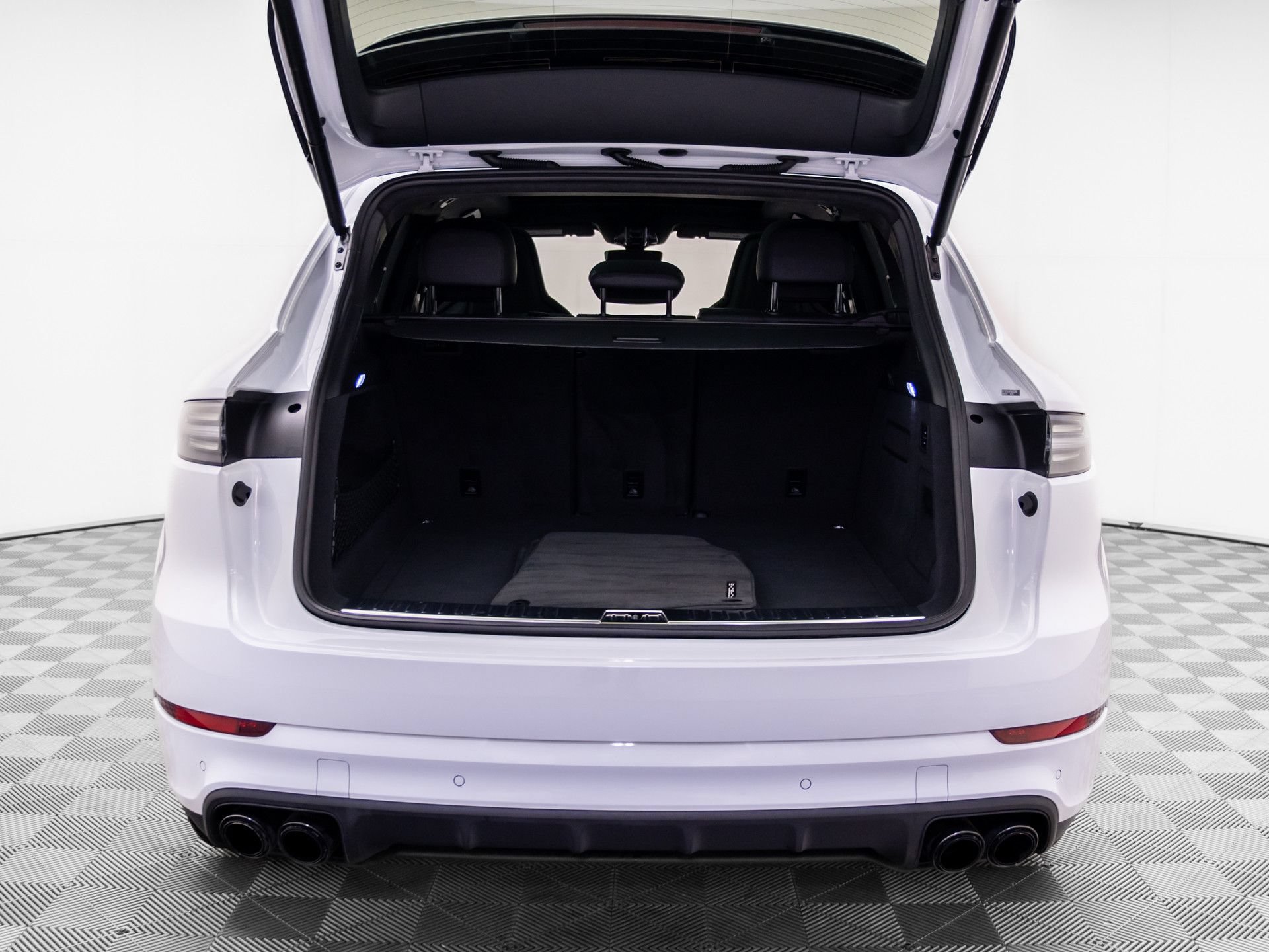 Certified 2023 Porsche Cayenne Turbo AWD/4WD image 37