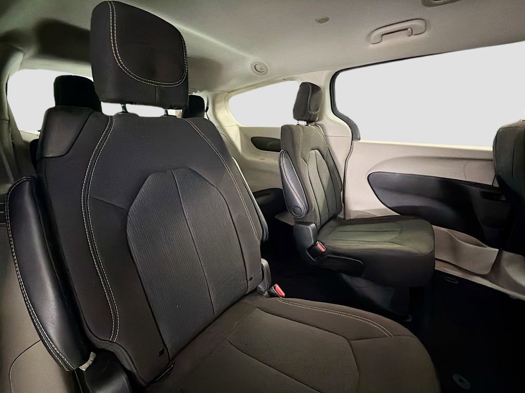 Used 2023 Chrysler Voyager LX image 26