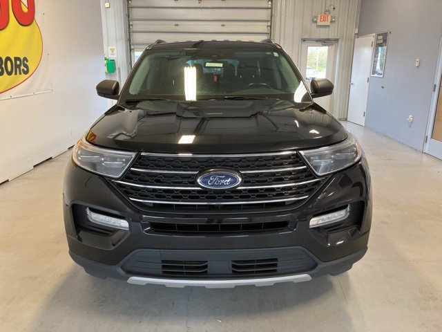 Used 2022 Ford Explorer XLT image 2