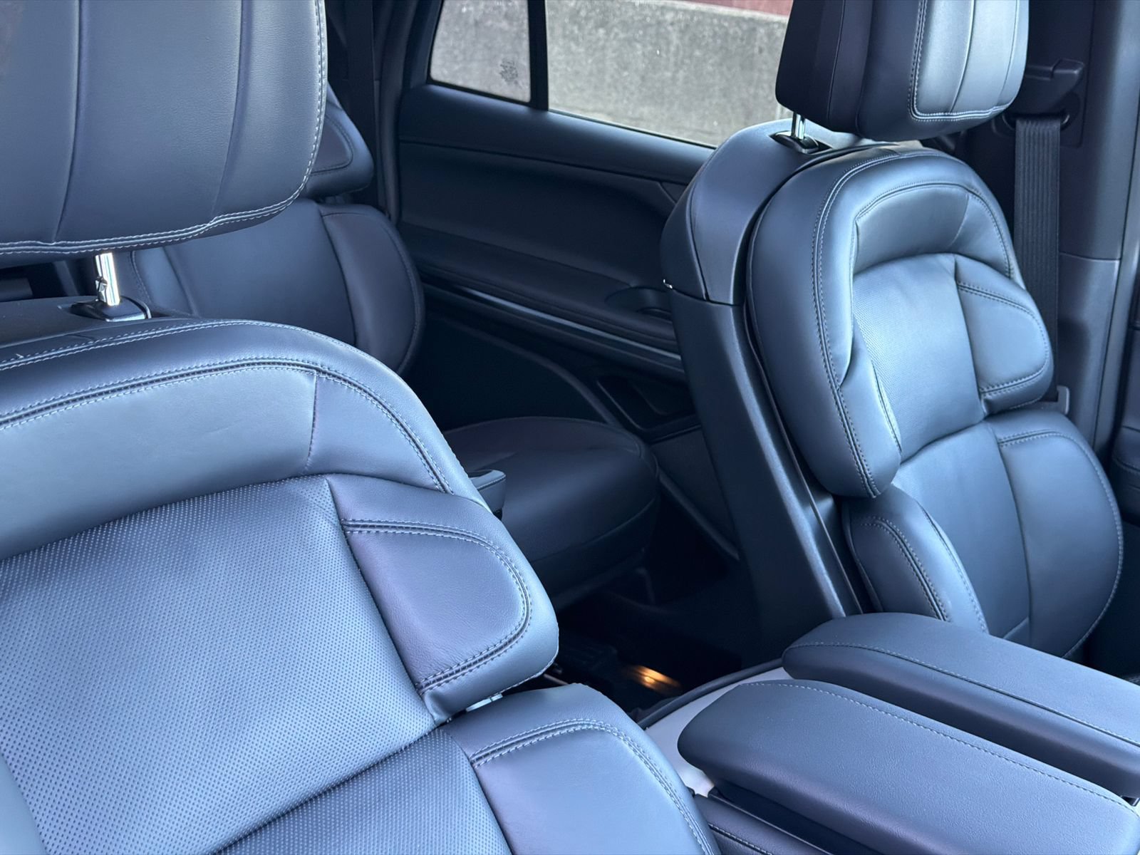 New 2026 Lincoln Navigator L Reserve w/ Jet Appearance Package AWD/4WD image 12