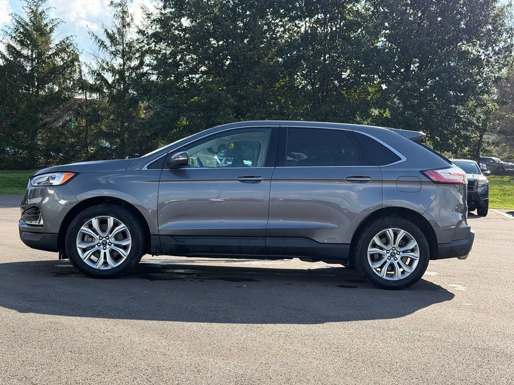 Used 2022 Ford Edge Titanium w/ Equipment Group 301A AWD/4WD image 3