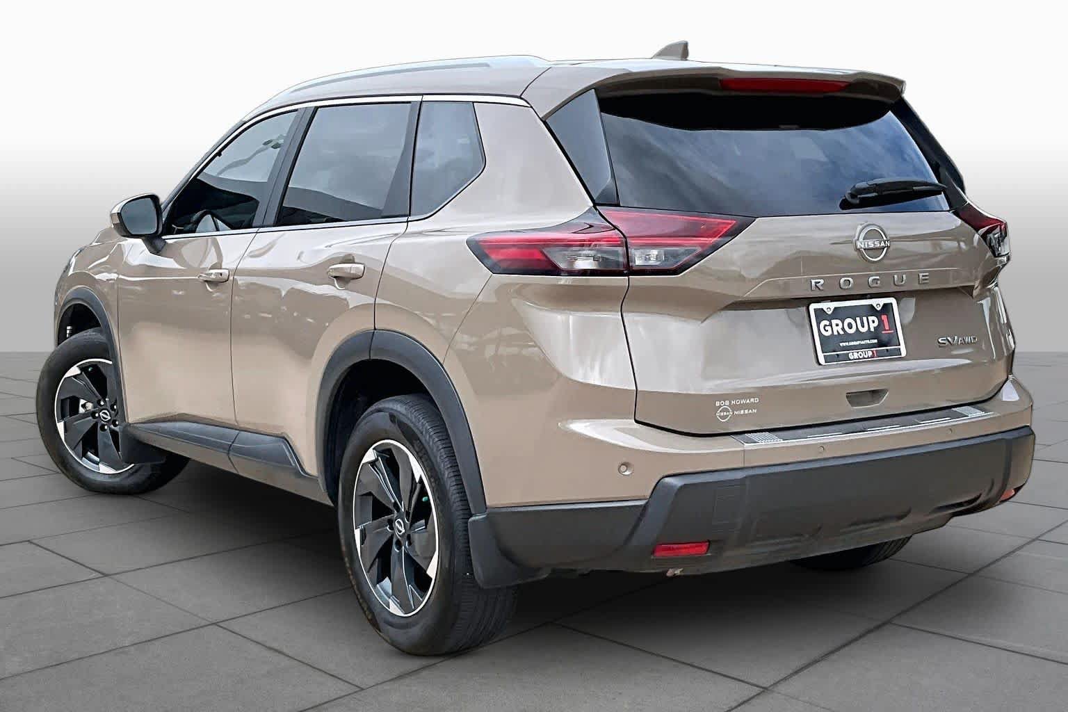Used 2024 Nissan Rogue SV w/ SV Premium Package AWD/4WD image 12