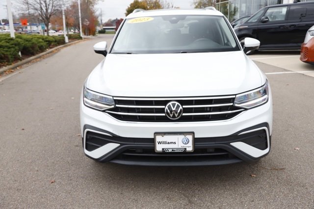 Used 2023 Volkswagen Tiguan SE w/ Panoramic Sunroof Package image 7