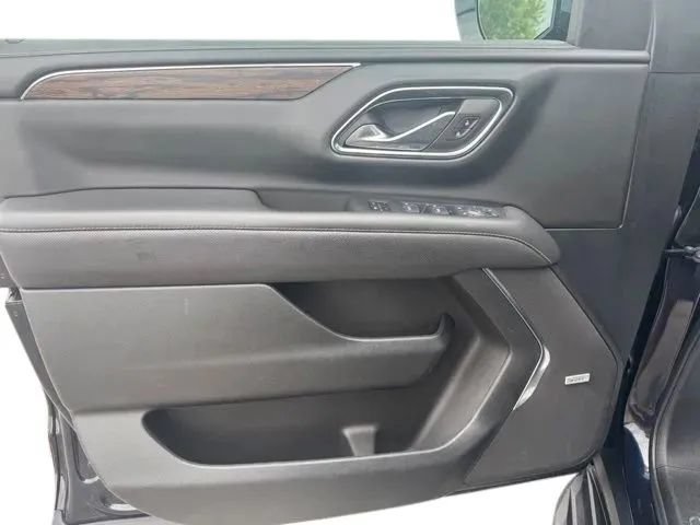 Used 2024 Chevrolet Suburban Premier AWD/4WD image 11