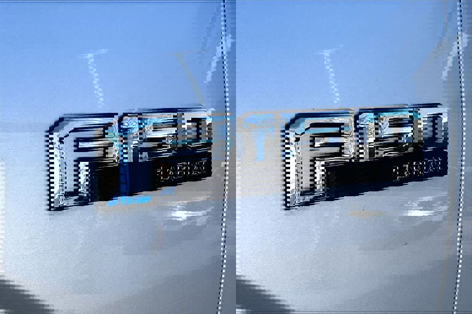 Used 2015 Ford F150 Lariat image 10