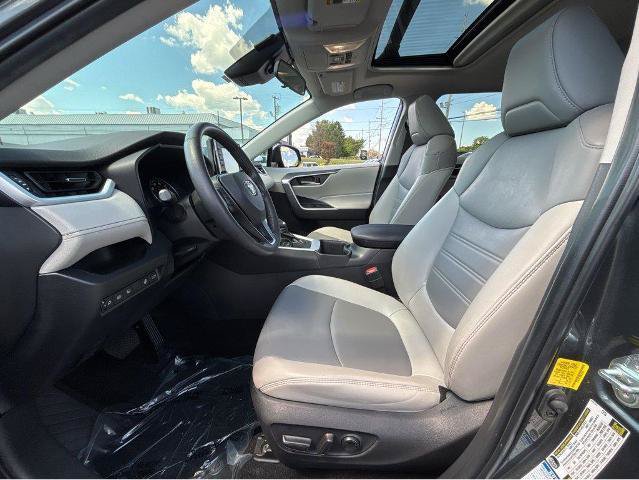 Used 2022 Toyota RAV4 XLE Premium AWD/4WD image 17