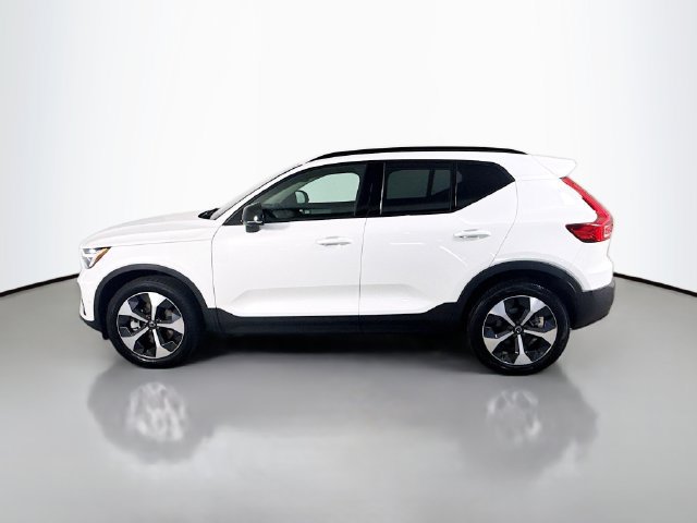 Used 2026 Volvo XC40 B5 Plus AWD/4WD image 6
