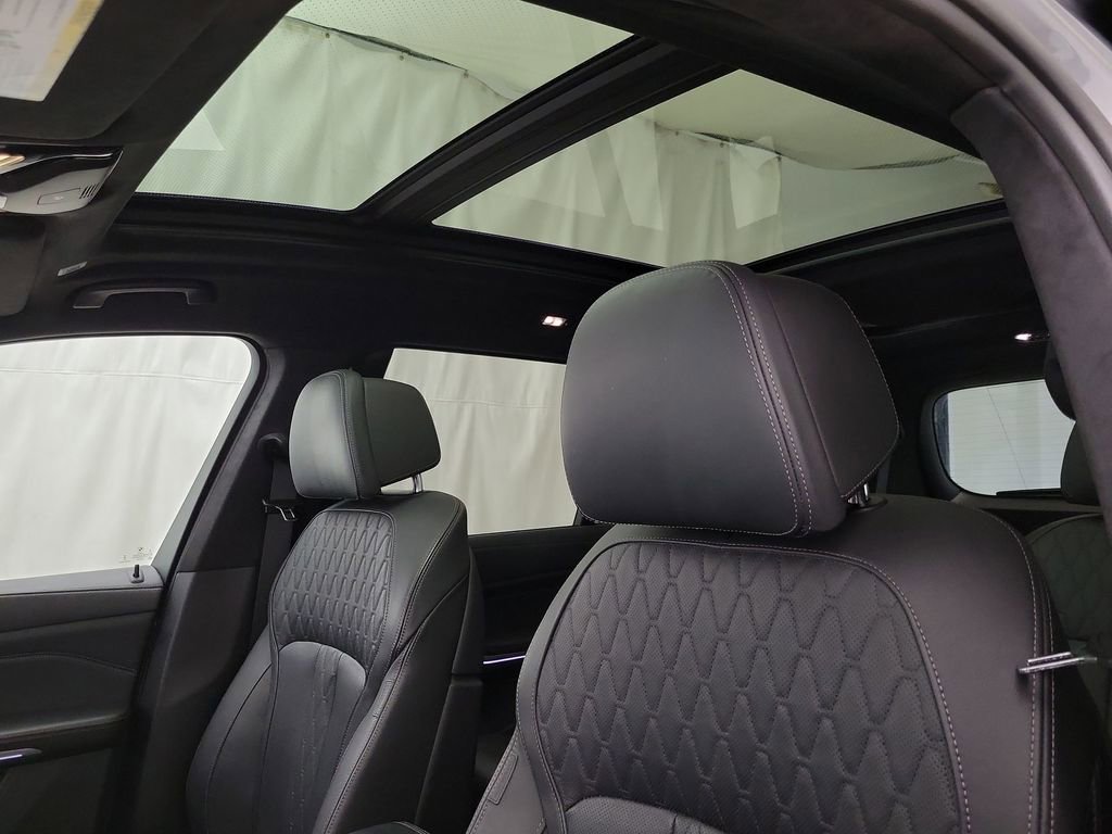 Used 2024 BMW X7 M60i w/ Executive Package image 9