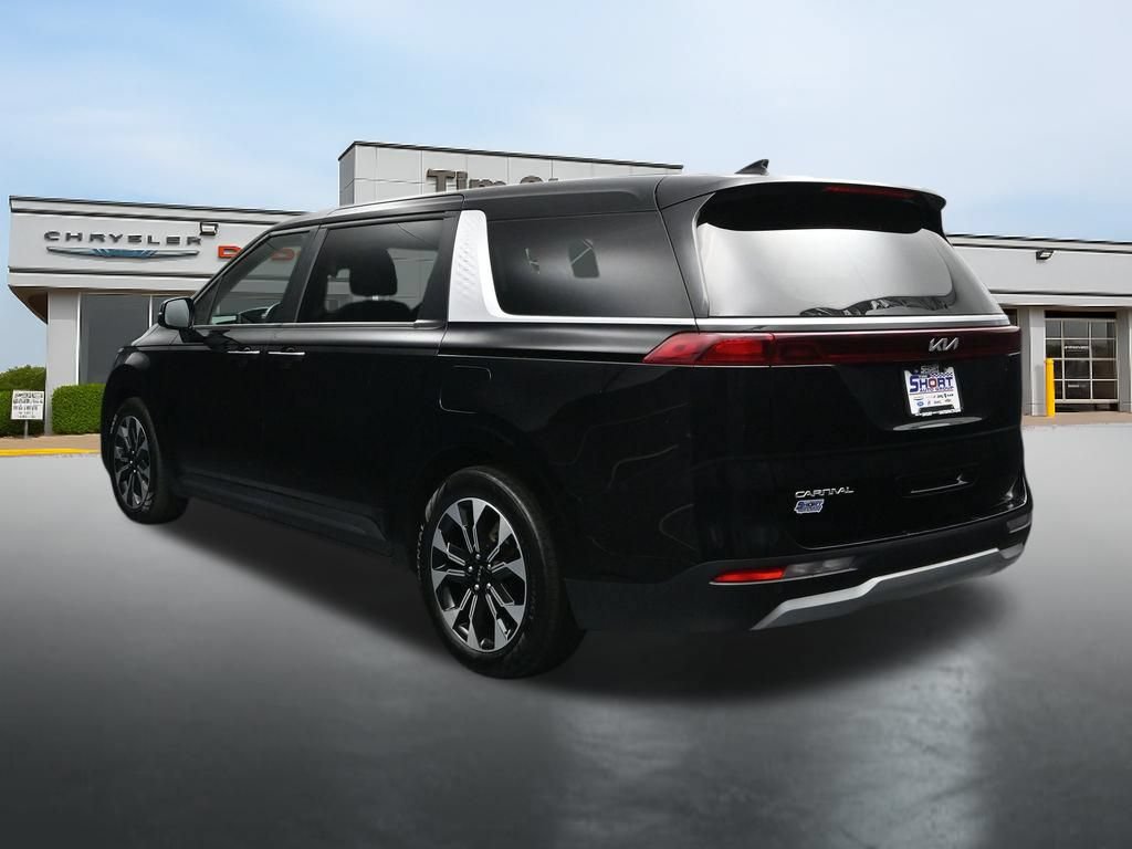 Used 2024 Kia Carnival EX FWD image 3