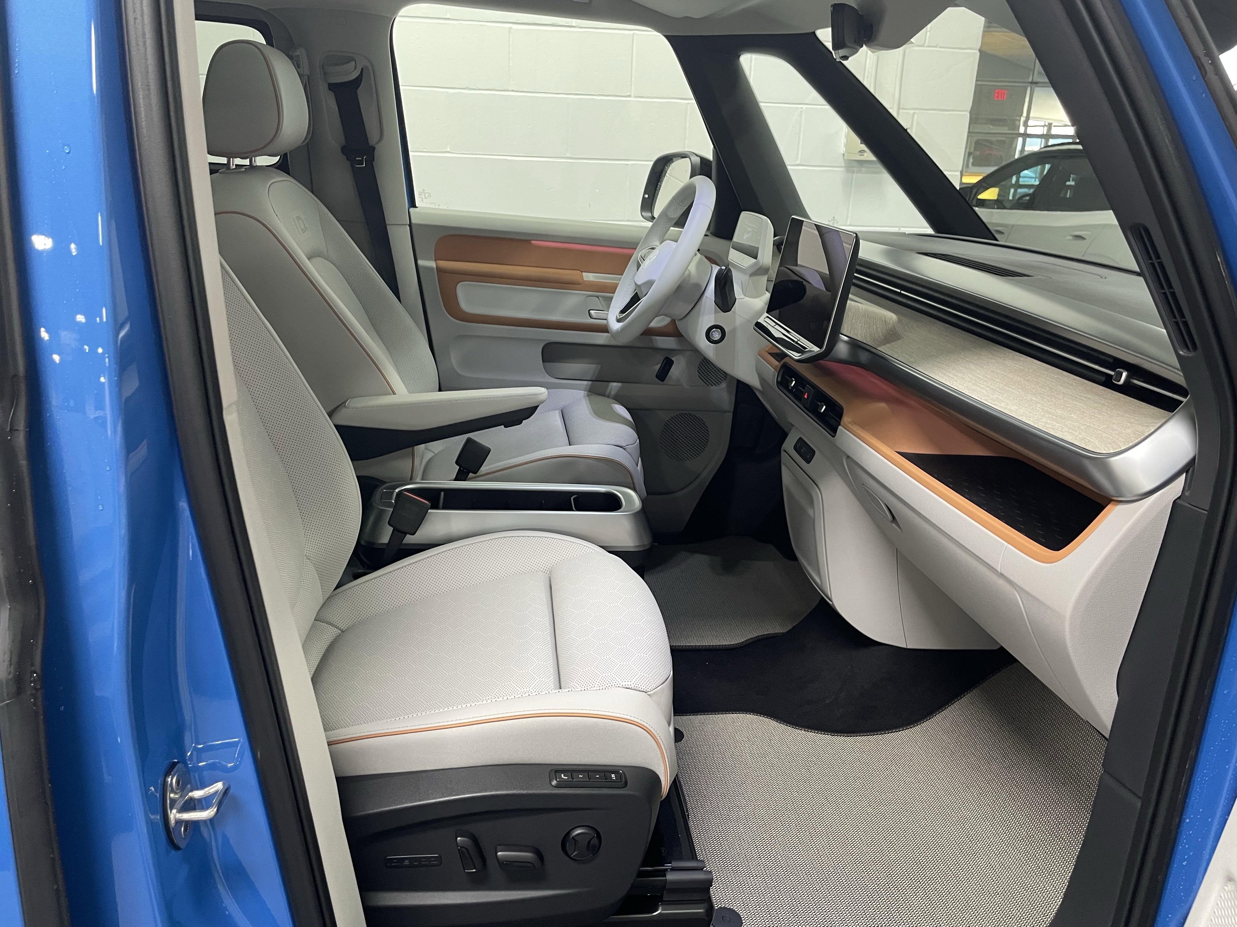 New 2025 Volkswagen ID. Buzz 1st Edition image 10