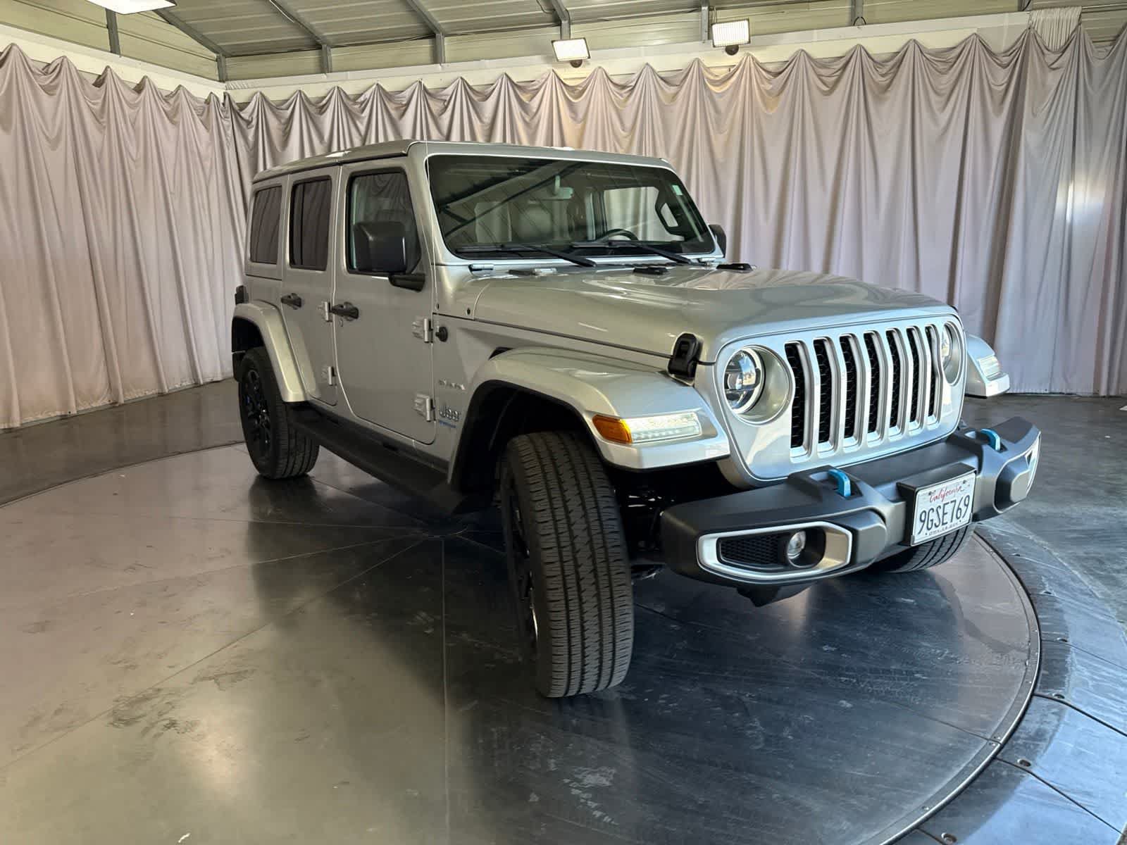 Used 2023 Jeep Wrangler Unlimited Sahara w/ Cold Weather Group AWD/4WD image 3