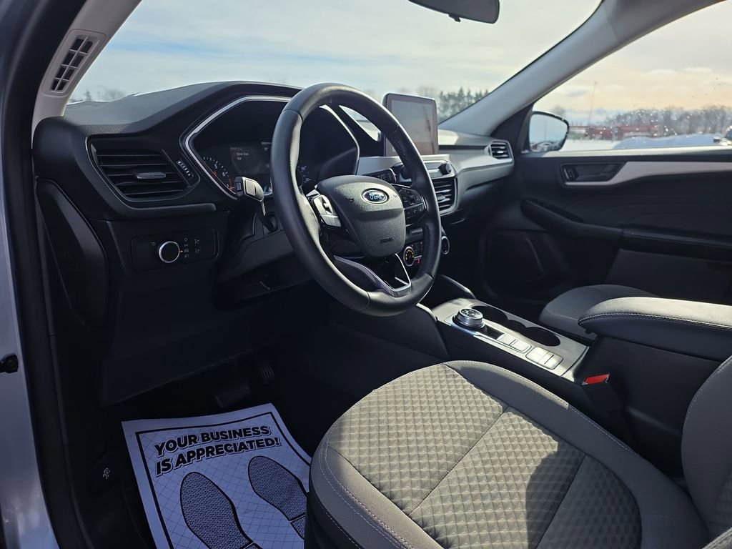 Used 2022 Ford Escape SE w/ Cold Weather Package image 18