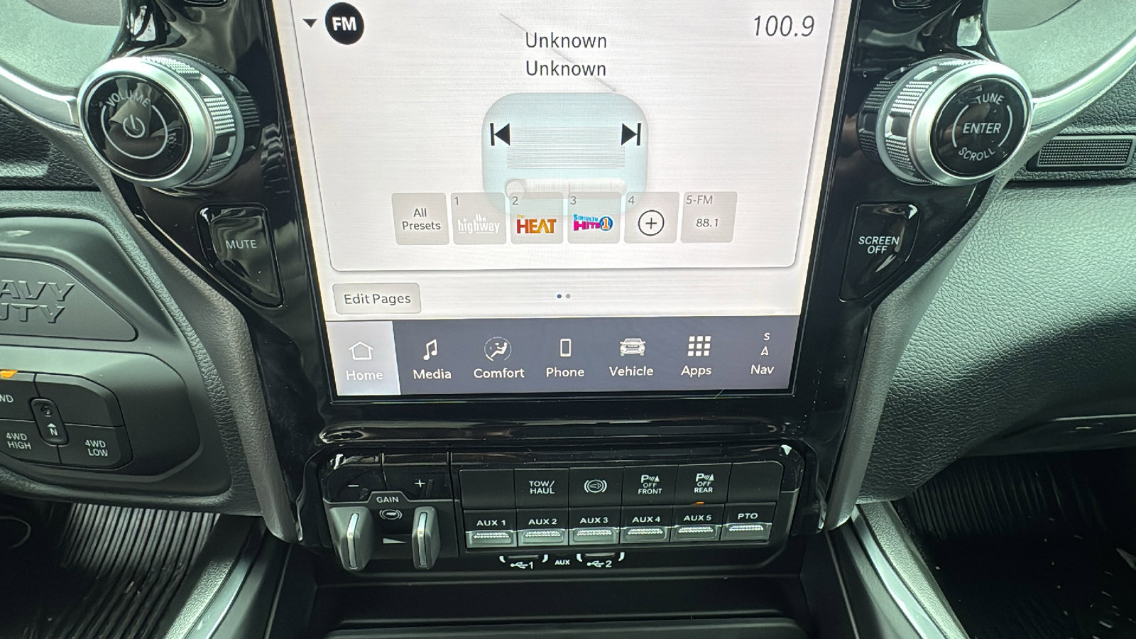 New 2026 RAM 5500 4x4 Crew Cab w/ Laramie Trim Package image 17