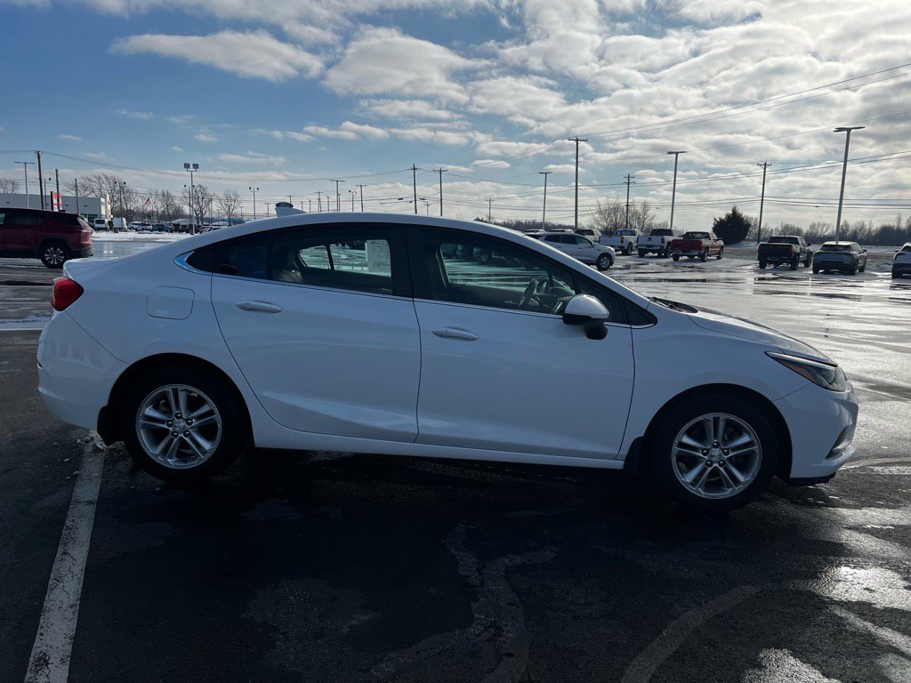 Used 2018 Chevrolet Cruze LT w/ Convenience Package image 6