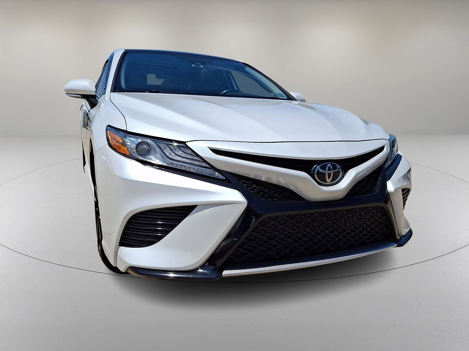 Used 2019 Toyota Camry XSE FWD image 2