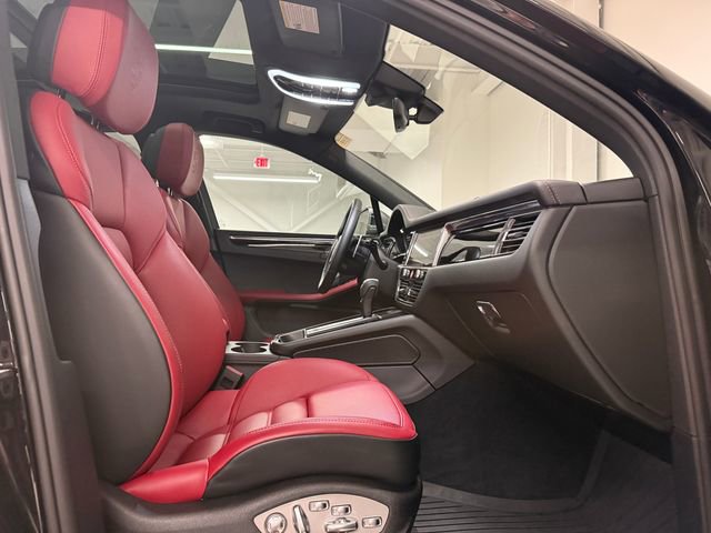 Certified 2026 Porsche Macan Turbo AWD/4WD image 25