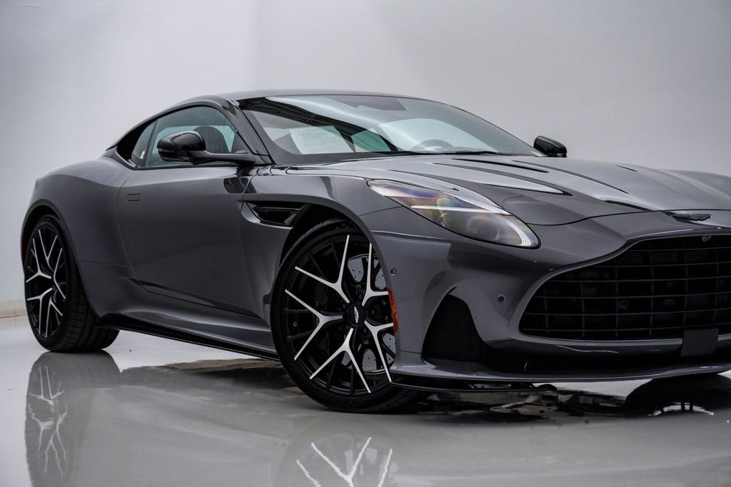 Used 2025 Aston Martin DB12 Coupe RWD video 2