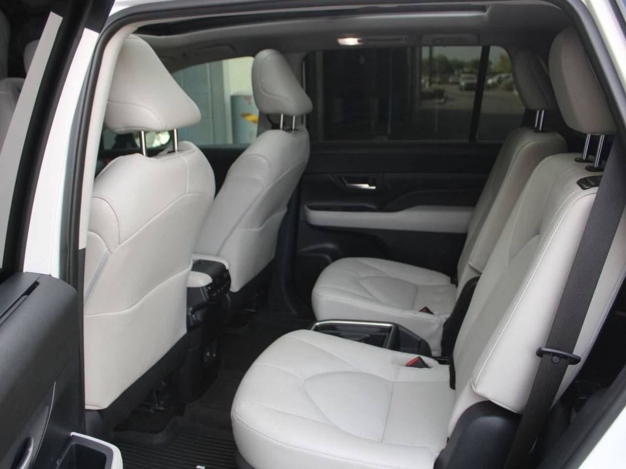 Used 2025 Toyota Grand Highlander FWD image 14