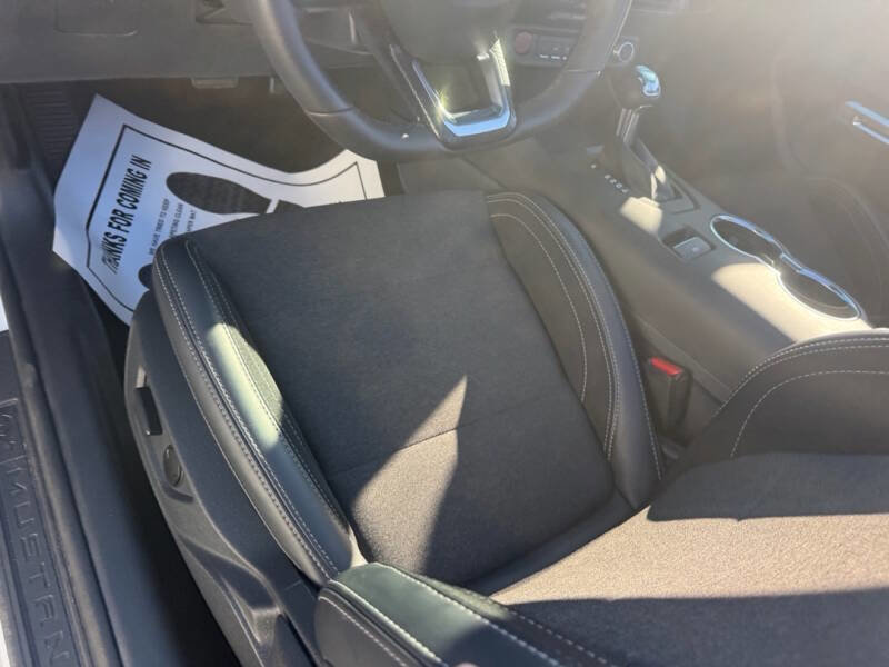 Used 2025 Ford Mustang Convertible image 11