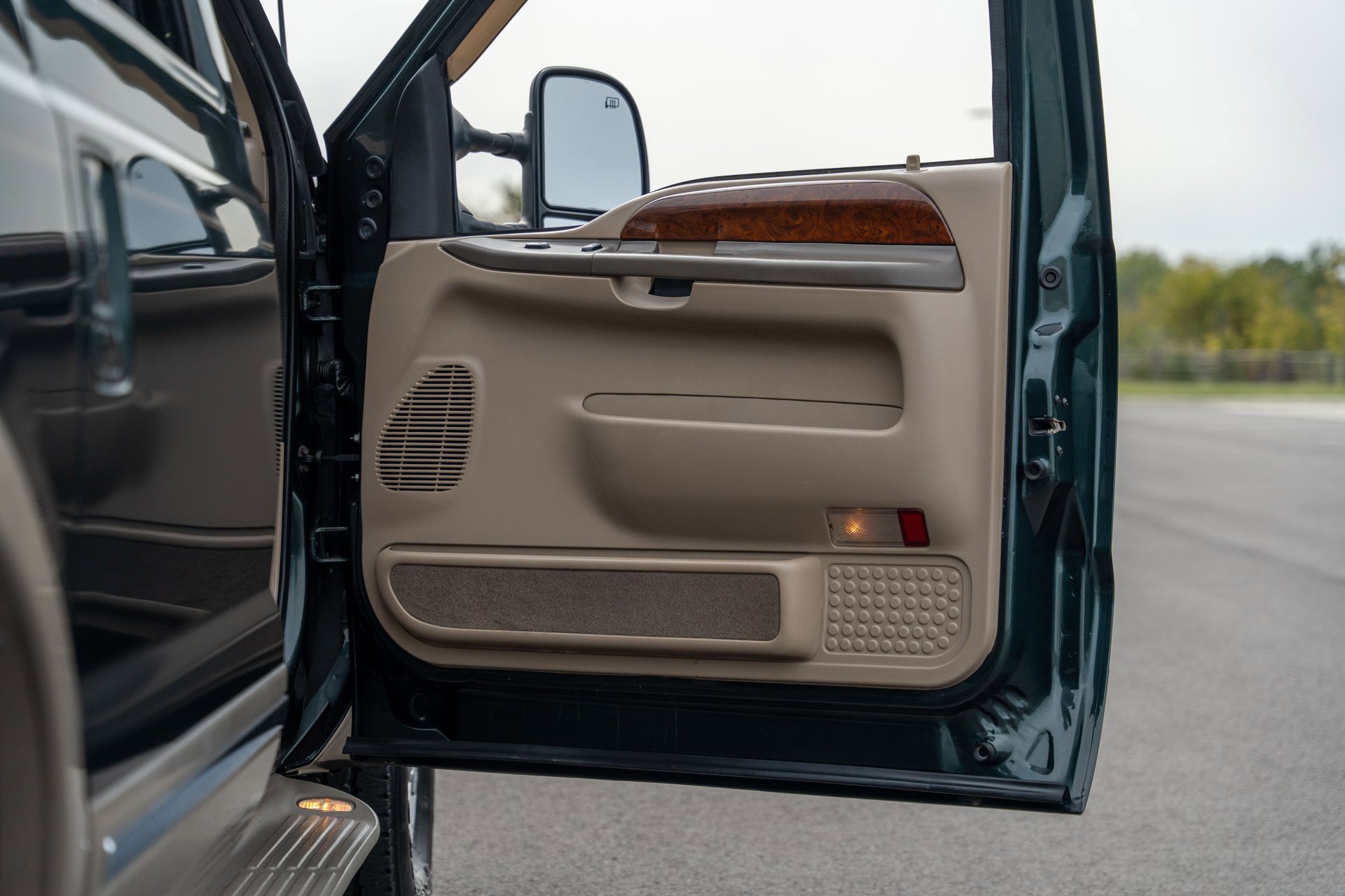 Used 2002 Ford Excursion Limited image 32