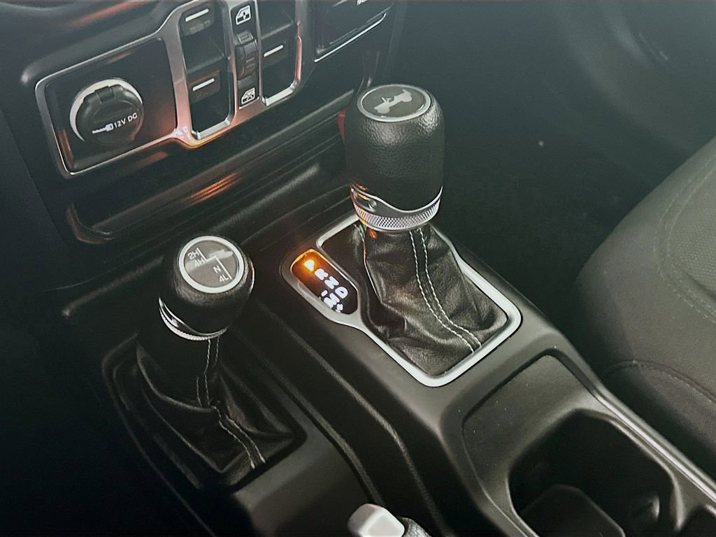 Used 2022 Jeep Wrangler Unlimited Sahara w/ Cold Weather Group image 16