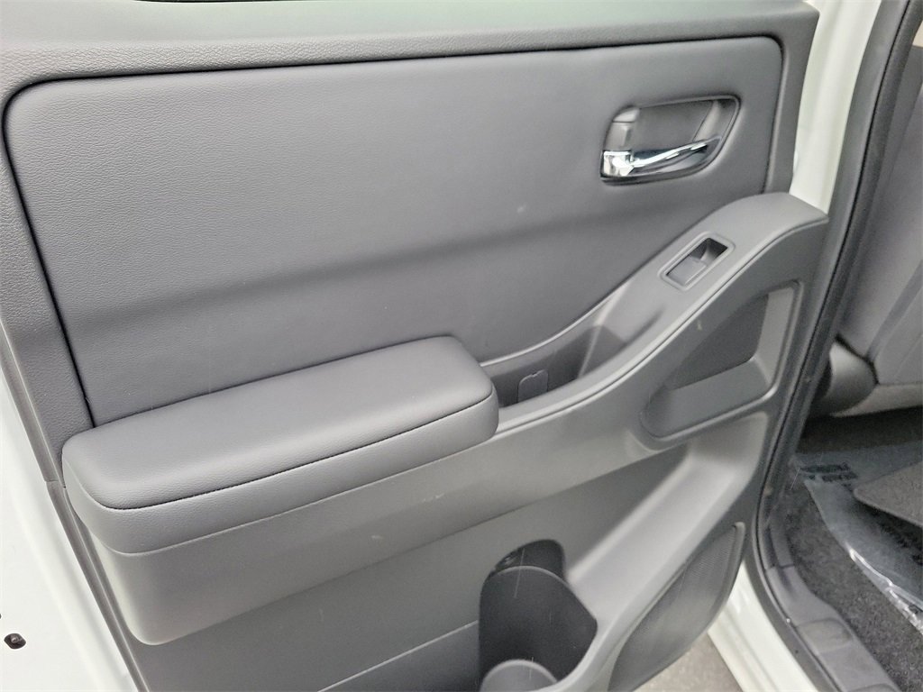 Used 2025 Nissan Frontier SV image 28