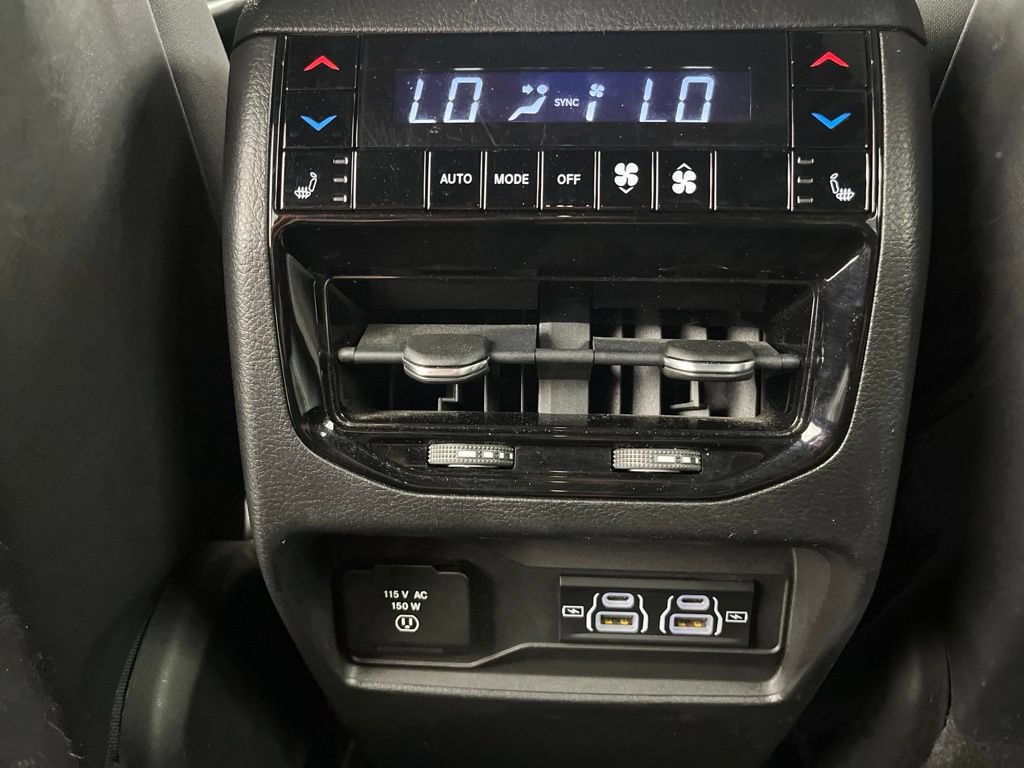 Used 2022 Jeep Grand Cherokee Overland w/ Luxury Tech Group IV AWD/4WD image 23