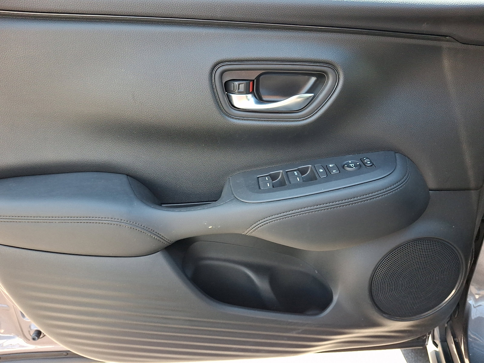 Used 2023 Honda HR-V LX image 13