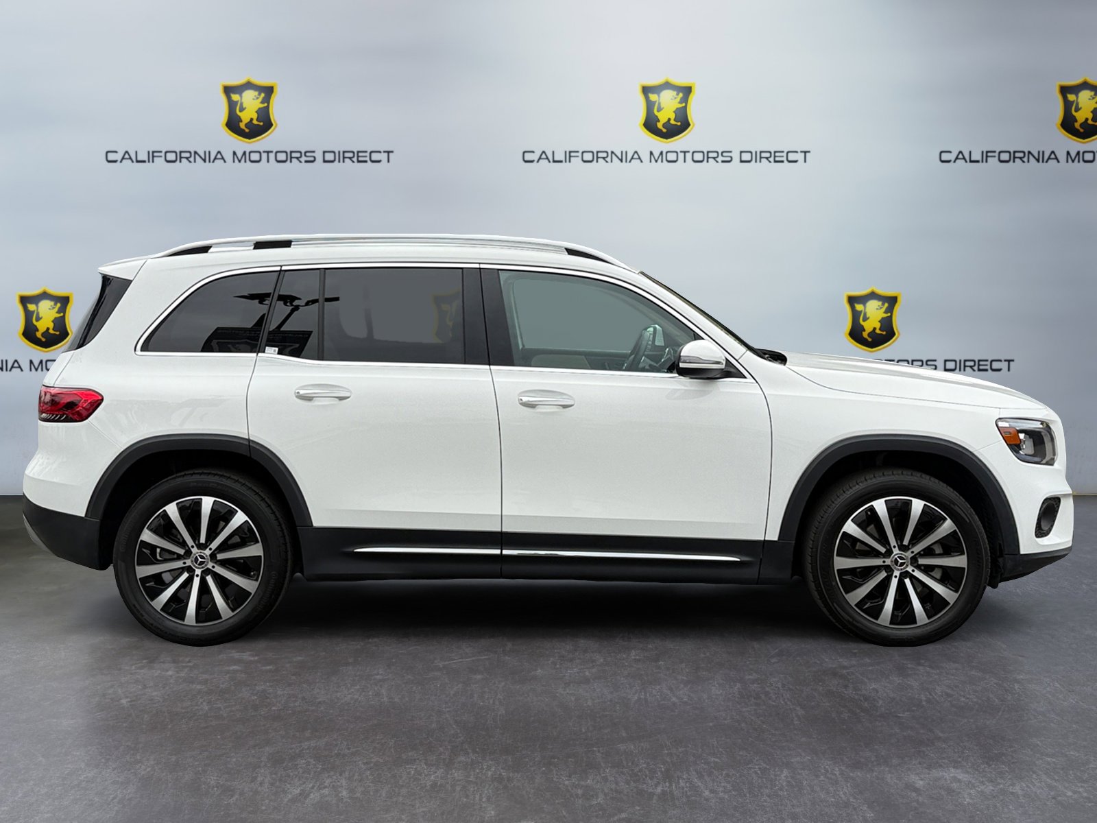 Used 2022 Mercedes-Benz GLB 250 w/ Premium Package Lite image 6