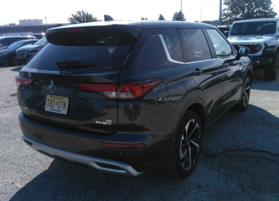 Used 2024 Mitsubishi Outlander SE AWD/4WD image 2