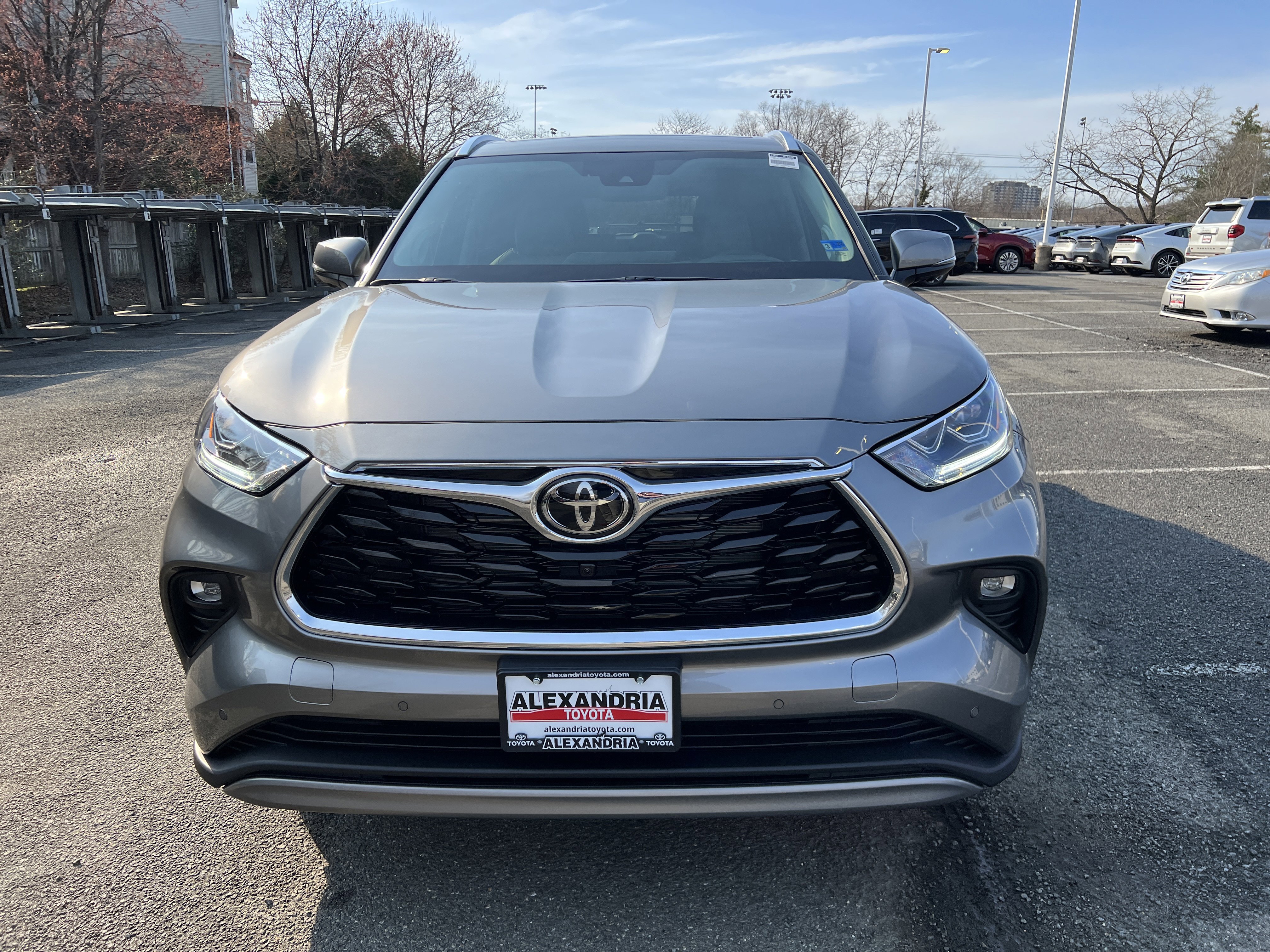 New 2026 Toyota Highlander Platinum image 2