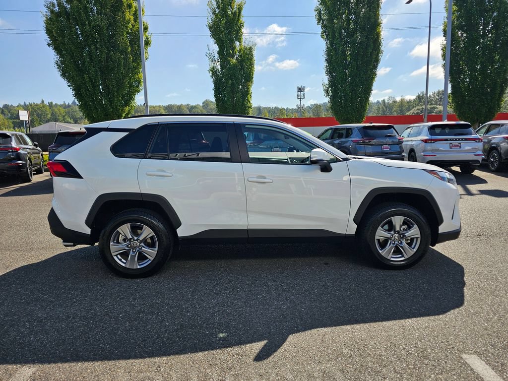 Used 2025 Toyota RAV4 XLE AWD/4WD image 4