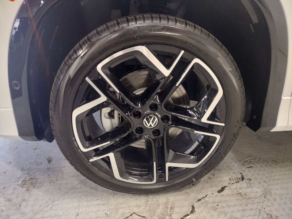New 2026 Volkswagen Tiguan SEL R-Line AWD/4WD image 5