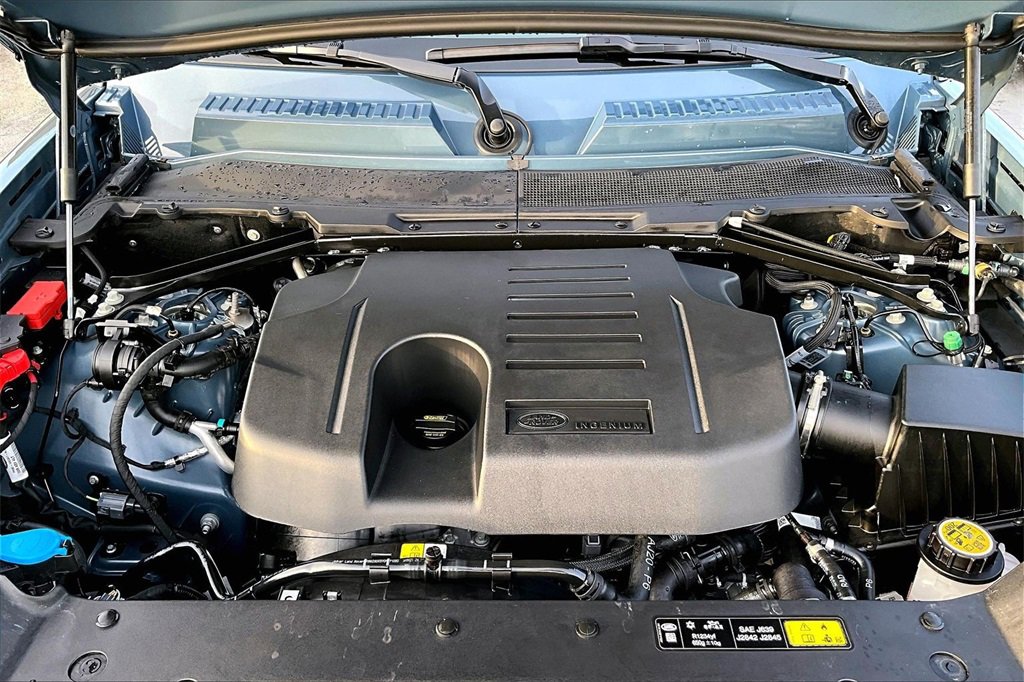 Used 2025 Land Rover Defender 110 S image 28