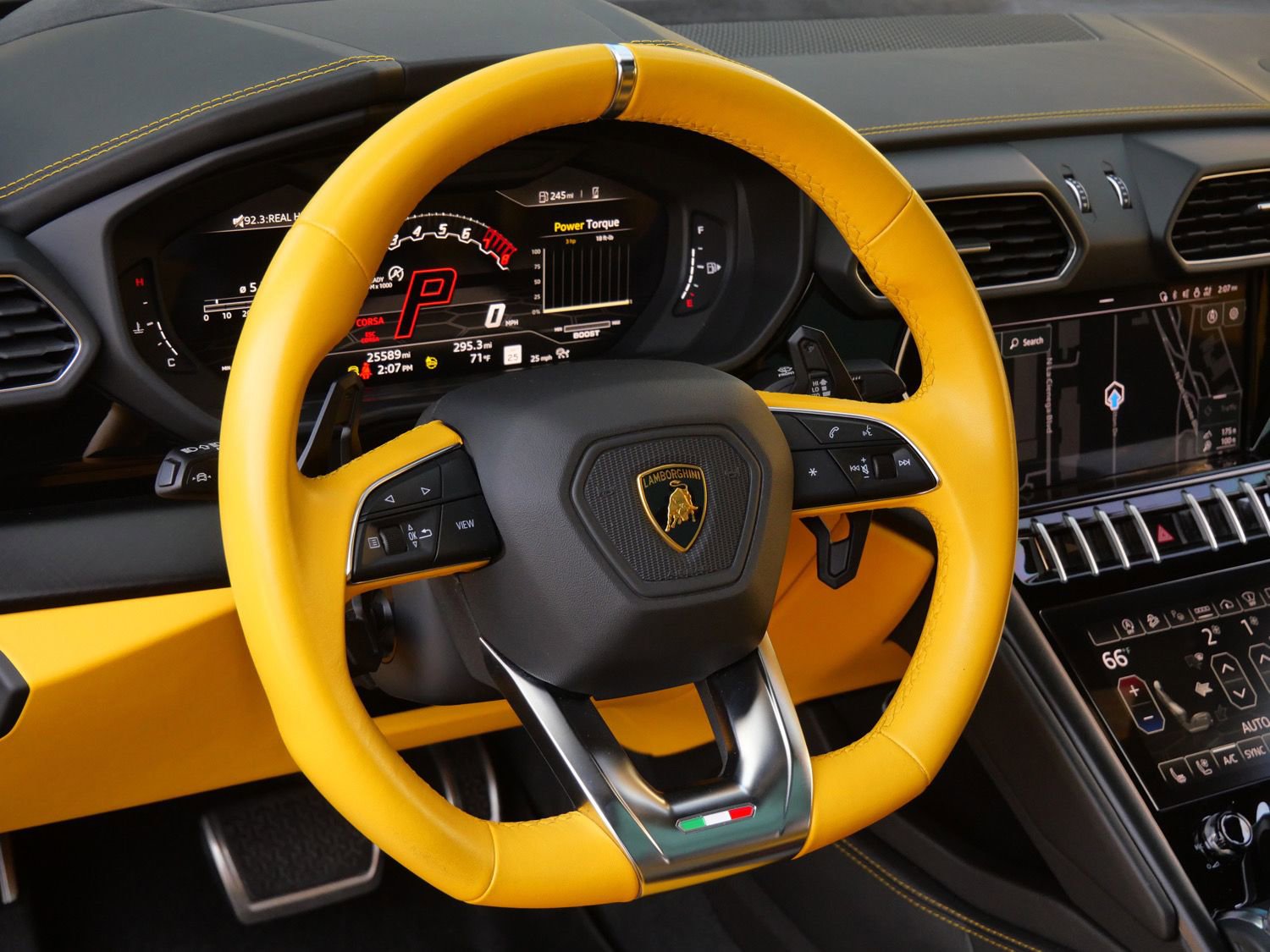 Used 2022 Lamborghini Urus AWD/4WD image 11