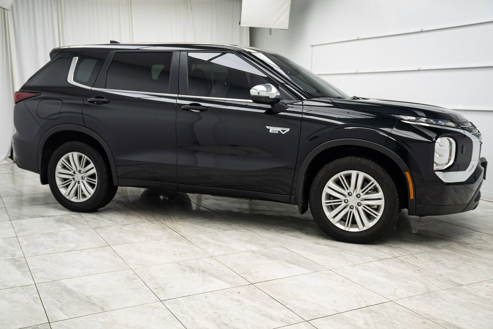 New 2026 Mitsubishi Outlander ES image 2