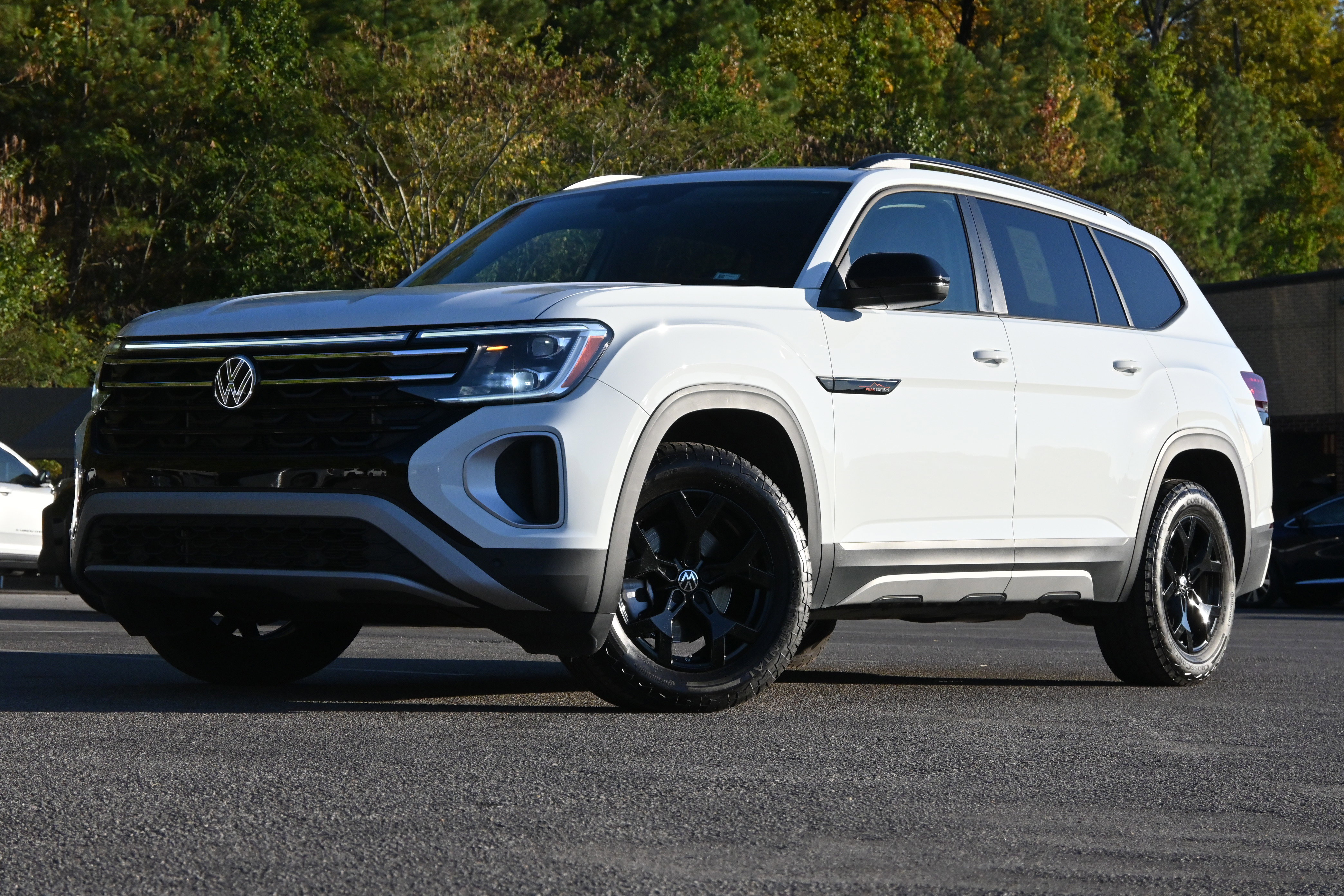 Used 2025 Volkswagen Atlas Peak Edition SE image 4