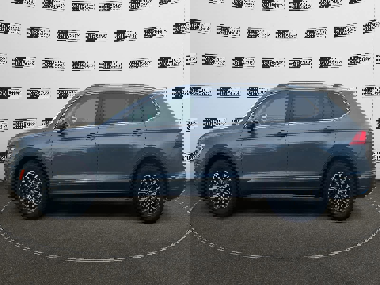 Used 2021 Volkswagen Tiguan SE w/ Panoramic Sunroof Package image 3