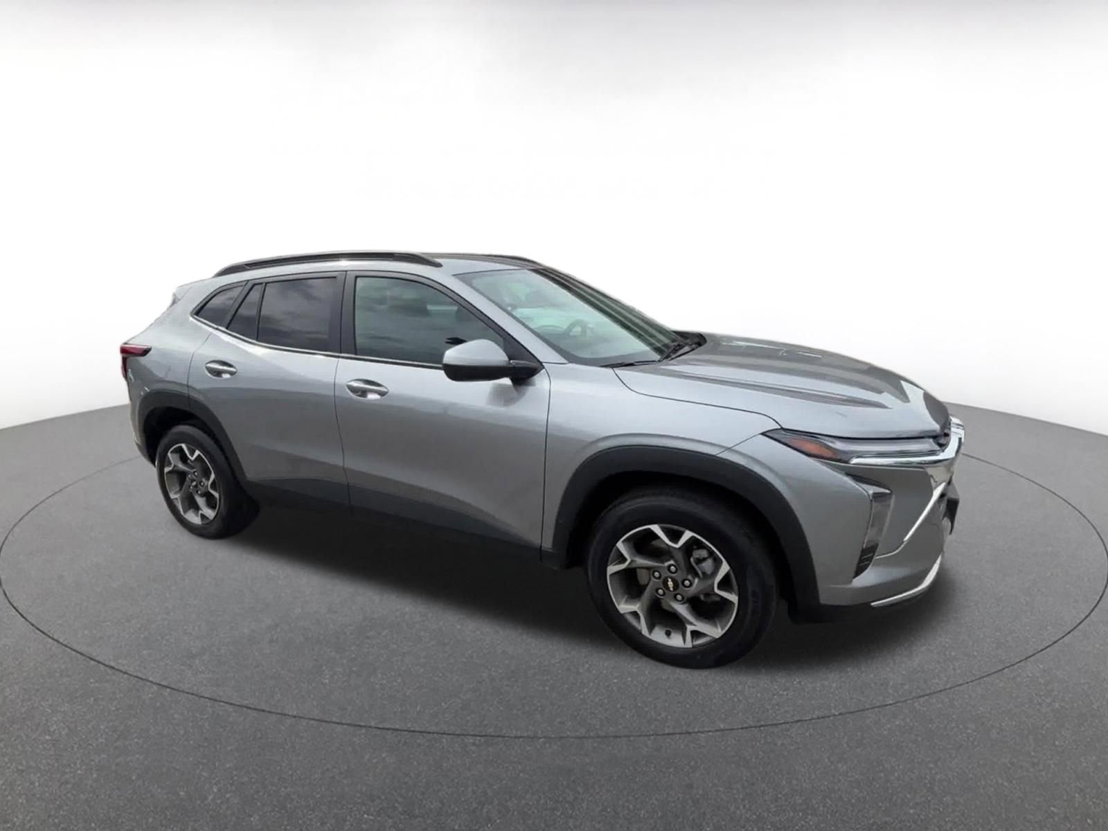 Used 2025 Chevrolet Trax LT w/ LT Convenience Package FWD video 2