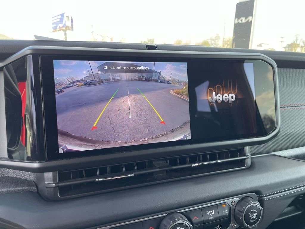 Used 2025 Jeep Wrangler Unlimited Rubicon image 12