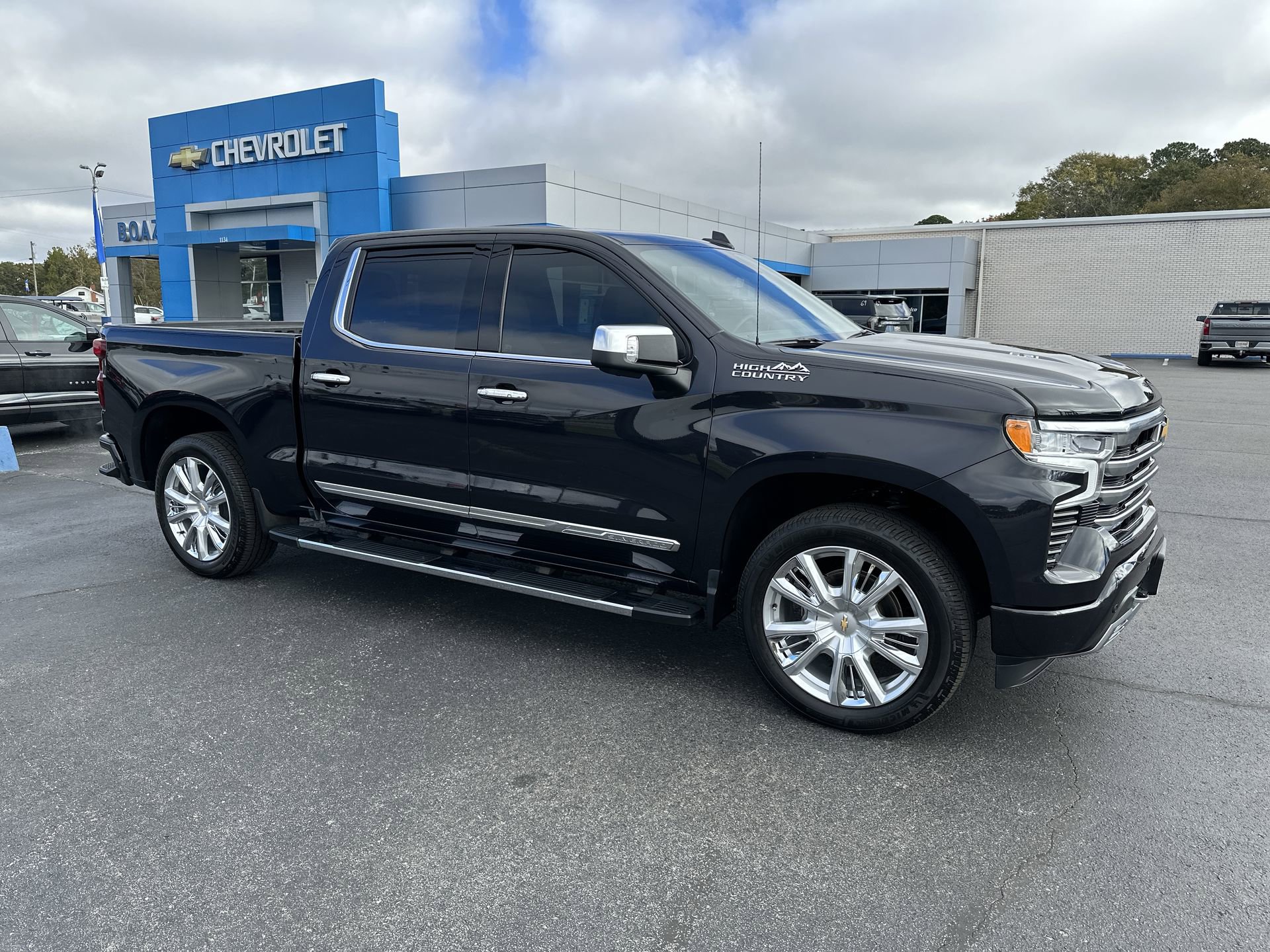 Certified 2023 Chevrolet Silverado 1500 High Country w/ High Country Premium Package AWD/4WD image 1