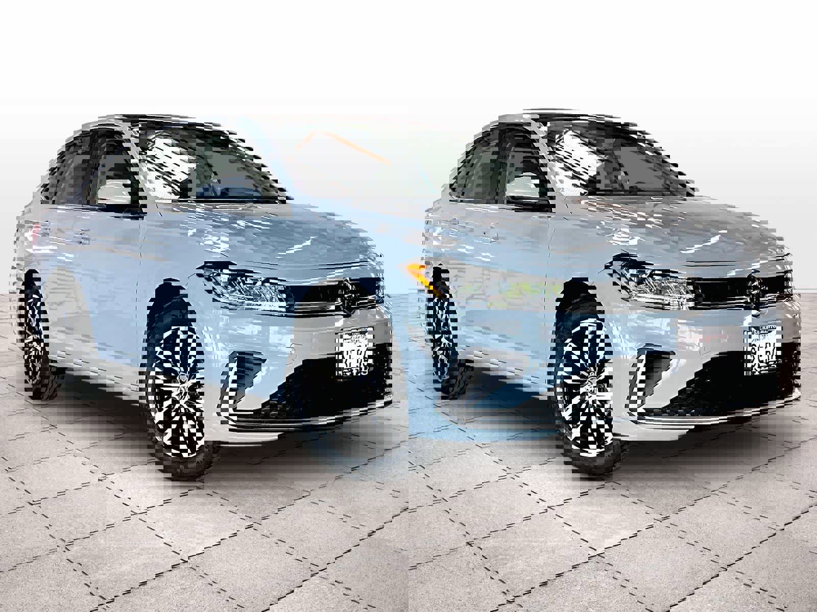 Used 2025 Volkswagen Jetta SE w/ Sunroof Package image 2