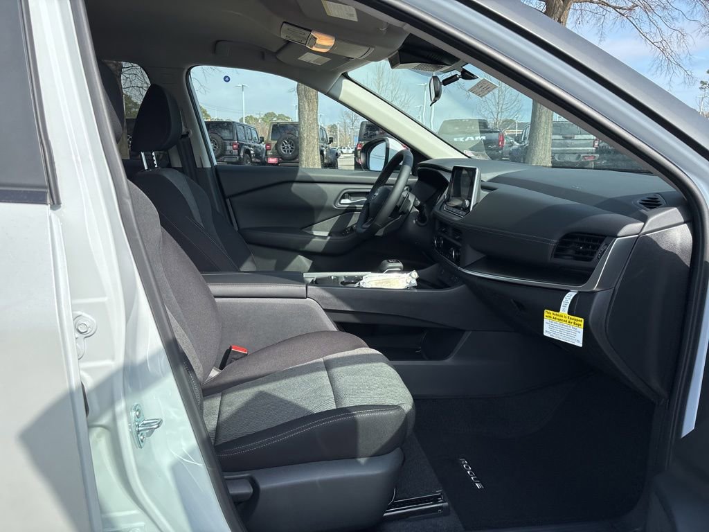 New 2026 Nissan Rogue SV FWD image 17