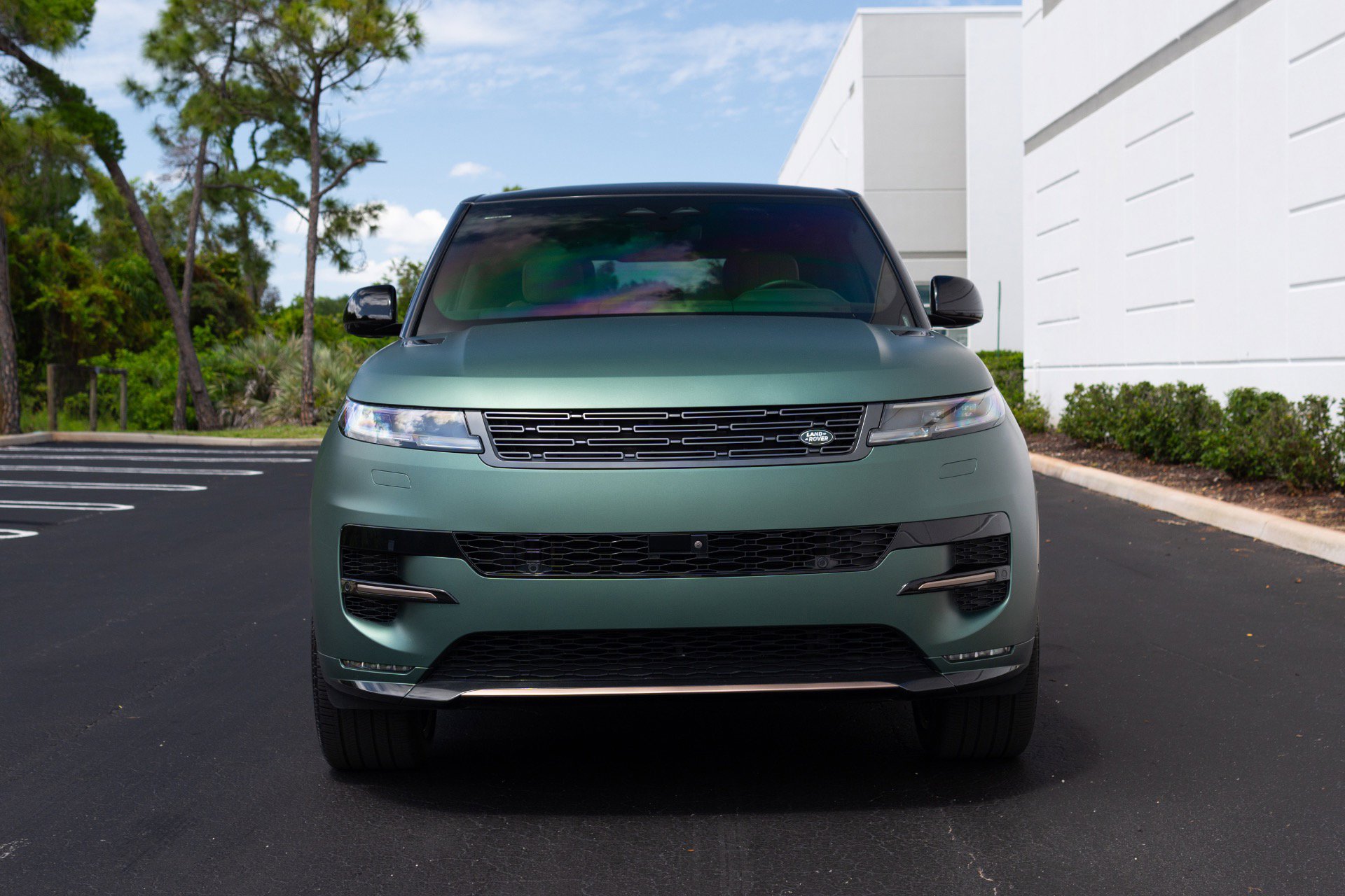 Used 2025 Land Rover Range Rover Sport Dynamic SE AWD/4WD image 2