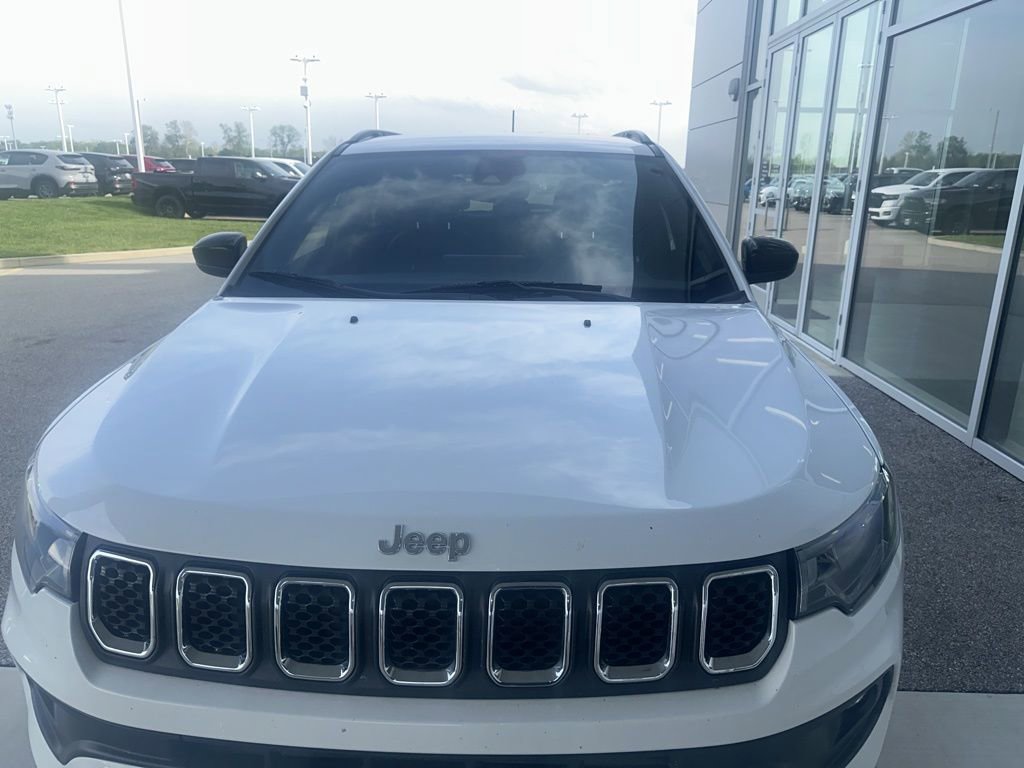 Used 2023 Jeep Compass Latitude image 2